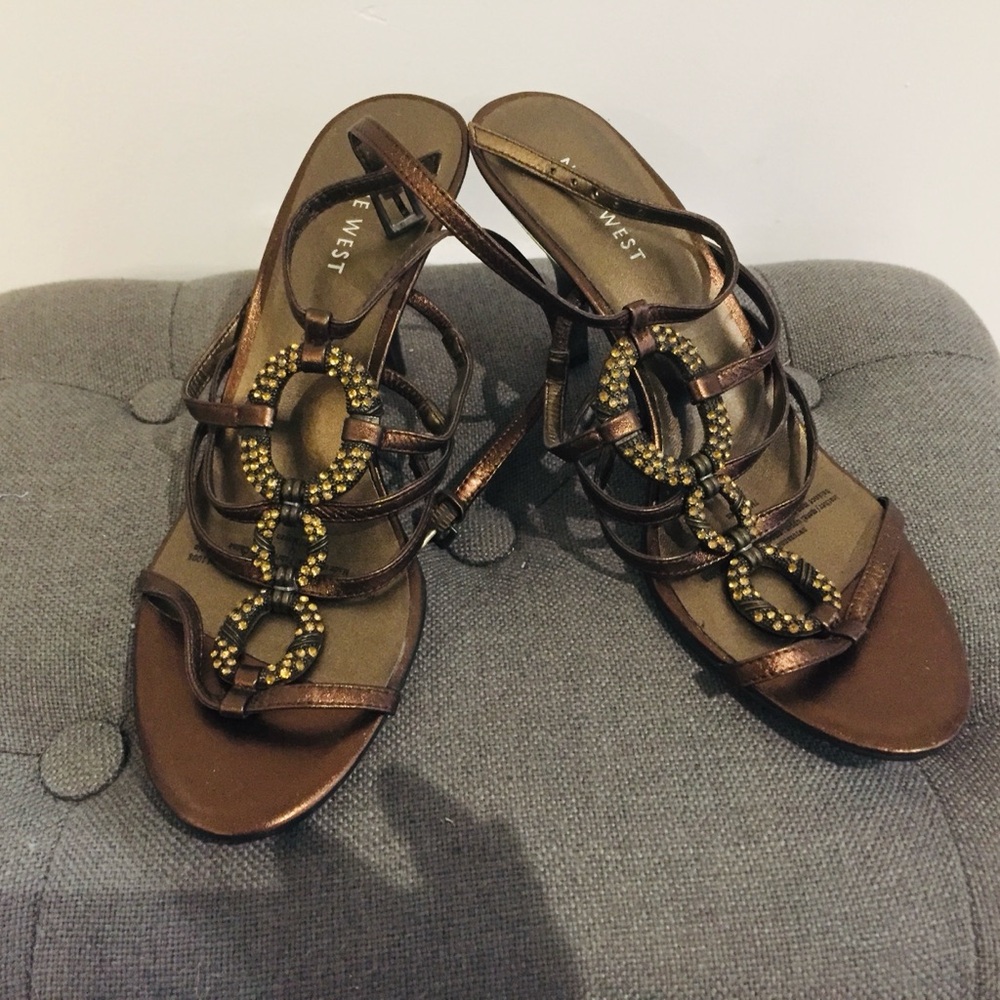 Nine West size 7 NWOT gorgeous bronze and gold strappy jewelled sandals